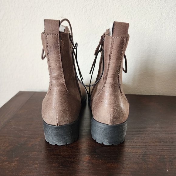 NWOB Sun + Stone Elegant Women's Lace-Up Boots in Taupe Size: 7.5 - Picture 5 of 7